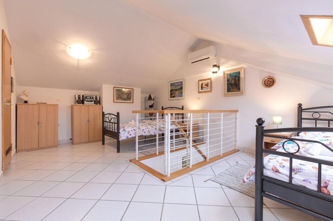 Apartment Glorija With Balcony Baška Kültér fotó